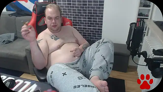 Snapshot of PupW0lfy chatting on December 2024 06:50:01 PM PupW0lfy online show from December 2024 06:50:01 PM