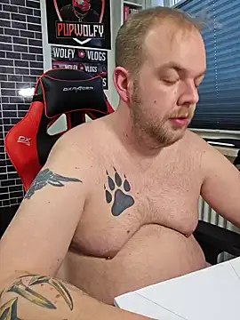 Snapshot of PupW0lfy chatting on January 2025 03:39:01 PM PupW0lfy online show from January 2025 03:39:01 PM