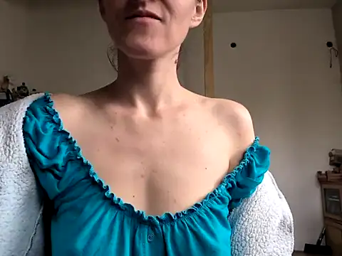 Milky hairy mommy online show from March 2025 10:07:02 AM