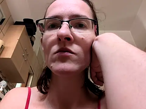 Snapshot of Milky_hairy_mommy chatting on December 2025 10:42:01 AM Milky hairy mommy online show from December 2025 10:42:01 AM