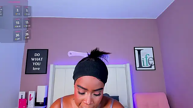 Snapshot of Britanymooree chatting on September 2025 07:47:01 PM Britanymooree online show from September 2025 07:47:01 PM