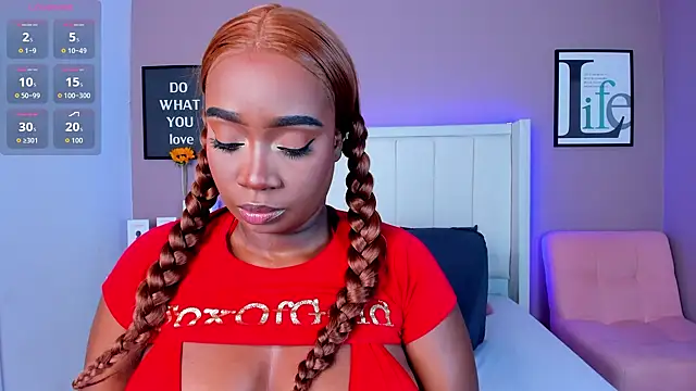 Snapshot of Britanymooree chatting on September 2025 07:39:02 PM Britanymooree online show from September 2025 07:39:02 PM