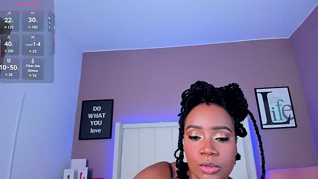 Snapshot of Britanymooree chatting on December 2025 07:52:02 PM Britanymooree online show from December 2025 07:52:02 PM