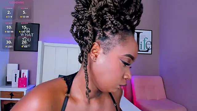 Snapshot of Britanymooree chatting on January 2026 07:38:01 PM Britanymooree online show from January 2026 07:38:01 PM