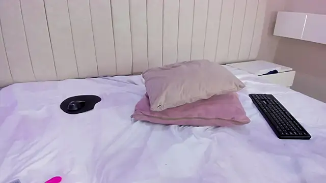 Littleolivia  online show from January 2025 07:25:01 PM