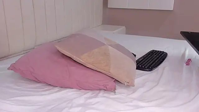 Littleolivia  online show from March 2025 07:48:02 PM