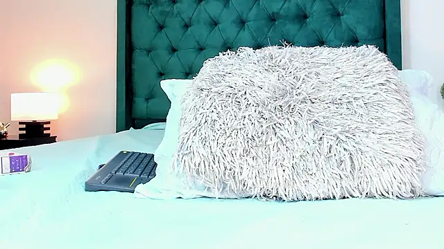 Snapshot of Orianaa_Kade chatting on December 2024 04:55:02 PM Orianaa Kade online show from December 2024 04:55:02 PM