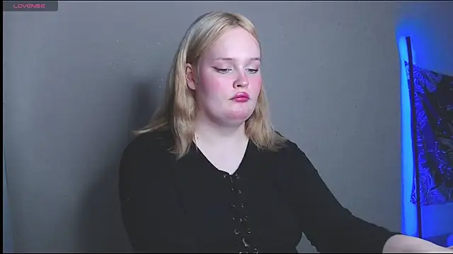 rozzhaos8 online show from November 2025 07:03:02 PM