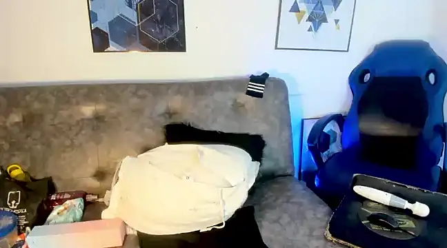 mia foxts online show from February 2025 05:40:01 AM