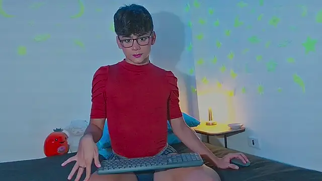 Snapshot of arnold_laurent_ chatting on December 2024 11:04:01 PM arnold laurent online show from December 2024 11:04:01 PM