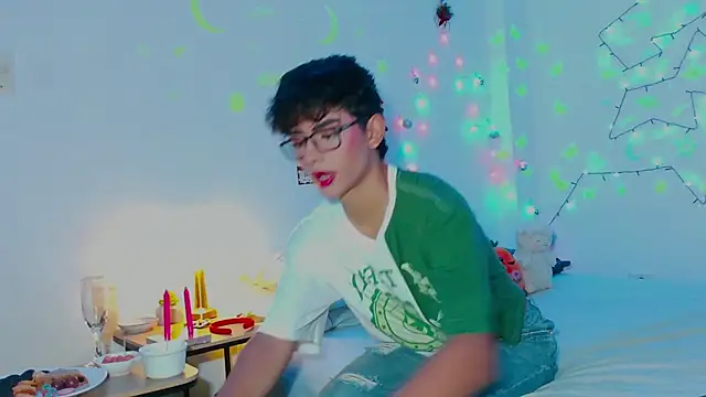 Snapshot of arnold_laurent_ chatting on December 2024 06:50:01 PM arnold laurent online show from December 2024 06:50:01 PM