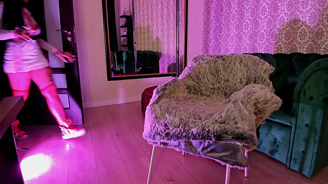 Snapshot of CreamyInkky_ chatting on December 2024 07:31:01 AM CreamyInkky online show from December 2024 07:31:01 AM