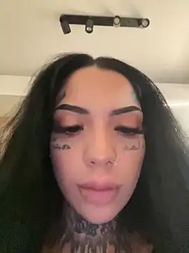 Snapshot of CreamyInkky_ chatting on December 2024 01:44:01 PM CreamyInkky online show from December 2024 01:44:01 PM