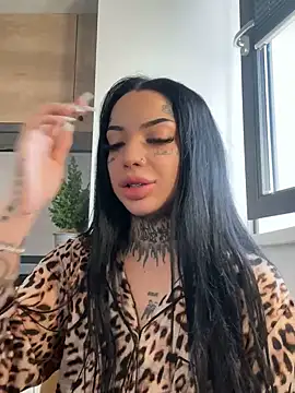 Snapshot of CreamyInkky_ chatting on December 2024 07:18:01 AM CreamyInkky online show from December 2024 07:18:01 AM