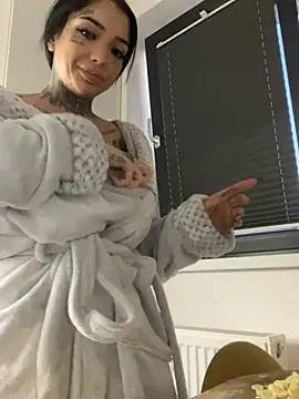 Snapshot of CreamyInkky_ chatting on January 2025 03:21:01 PM CreamyInkky online show from January 2025 03:21:01 PM