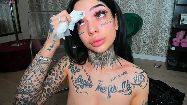 Snapshot of CreamyInkky_ chatting on January 2025 07:04:02 AM CreamyInkky online show from January 2025 07:04:02 AM