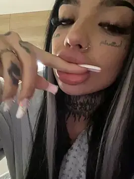 Snapshot of CreamyInkky_ chatting on January 2025 09:58:01 PM CreamyInkky online show from January 2025 09:58:01 PM