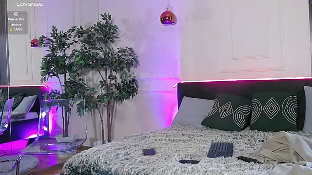 Snapshot of CreamyInkky_ chatting on October 2025 08:27:05 AM CreamyInkky online show from October 2025 08:27:05 AM