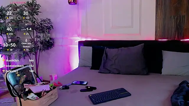 Snapshot of CreamyInkky_ chatting on November 2025 06:55:01 AM CreamyInkky online show from November 2025 06:55:01 AM