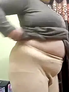 Snapshot of IndianAngle chatting on November 2025 04:14:02 AM IndianAngle online show from November 2025 04:14:02 AM