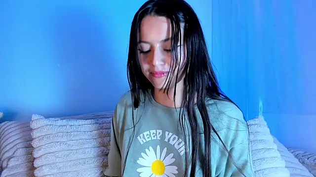 Snapshot of EmilyWithe chatting on November 2025 11:59:01 PM EmilyWithe online show from November 2025 11:59:01 PM