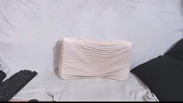 Snapshot of qustci-couple chatting on February 2025 01:04:01 AM qustci-couple online show from February 2025 01:04:01 AM