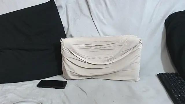 Snapshot of qustci-couple chatting on February 2025 10:31:02 PM qustci-couple online show from February 2025 10:31:02 PM