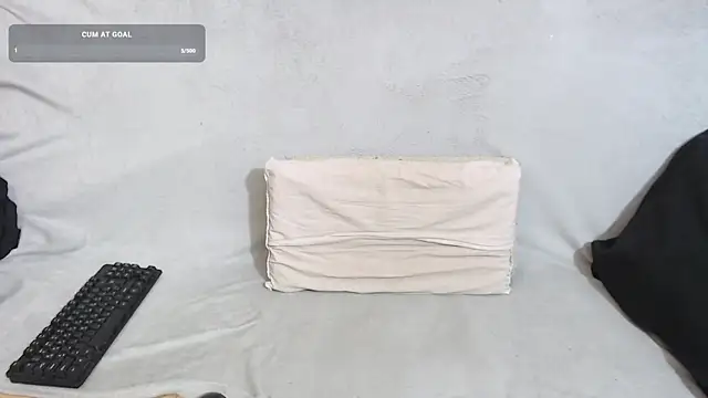 Snapshot of qustci-couple chatting on March 2025 05:18:01 PM qustci-couple online show from March 2025 05:18:01 PM