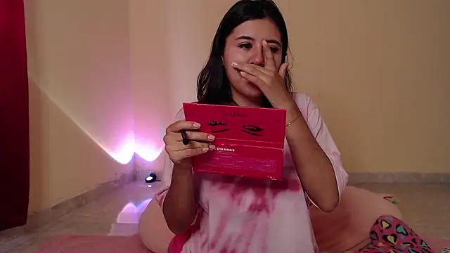 Snapshot of _maiahairy_ chatting on January 2025 01:17:02 PM maiahairy online show from January 2025 01:17:02 PM