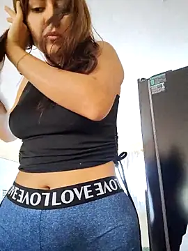 Snapshot of _maiahairy_ chatting on December 2025 12:35:02 PM maiahairy online show from December 2025 12:35:02 PM