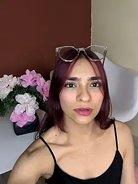 Scarlet Red  online show from October 2025 02:25:01 PM