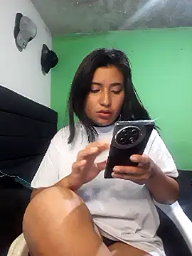 Snapshot of yuliparis chatting on January 2025 03:09:01 AM yuliparis online show from January 2025 03:09:01 AM