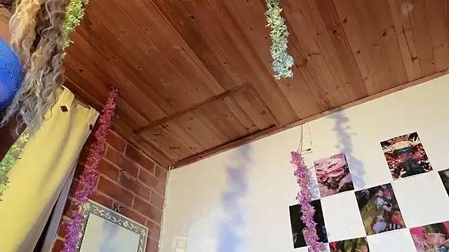 Snapshot of _octavia_ chatting on March 2025 03:25:01 AM octavia online show from March 2025 03:25:01 AM