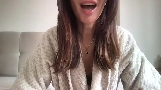 paolajonez online show from October 2025 12:48:02 PM