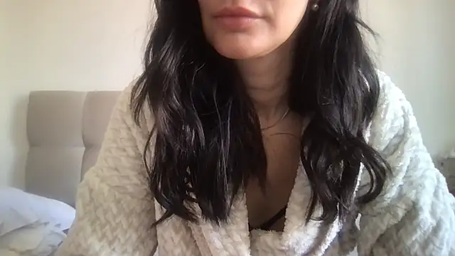 paolajonez online show from December 2025 11:39:02 AM