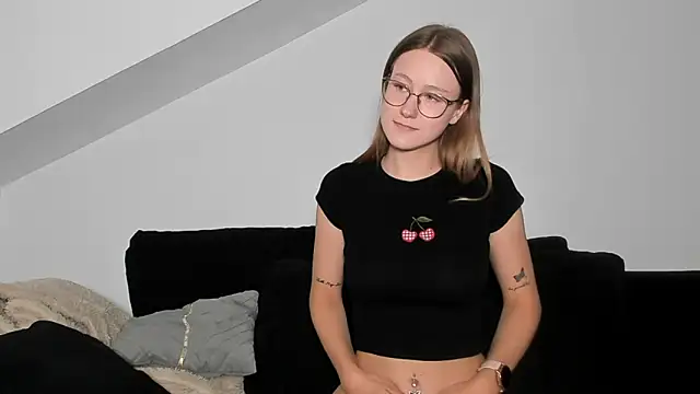 Snapshot of laurasommer chatting on May 2026 02:12:02 PM laurasommer online show from May 2026 02:12:02 PM