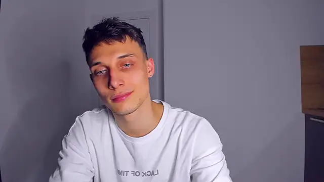 Snapshot of Kent_Ross chatting on October 2025 07:20:01 PM Kent Ross online show from October 2025 07:20:01 PM