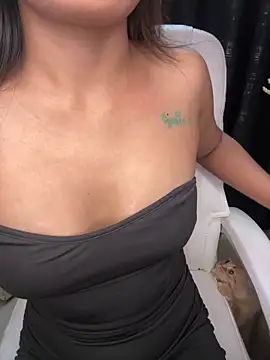 LeisyXO online show from January 2025 01:00:02 AM