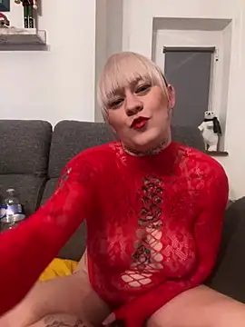 Snapshot of poussichienne chatting on December 2024 07:54:02 PM poussichienne online show from December 2024 07:54:02 PM