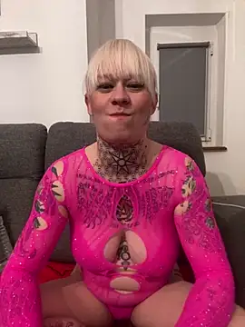 Snapshot of poussichienne chatting on January 2025 08:31:02 PM poussichienne online show from January 2025 08:31:02 PM