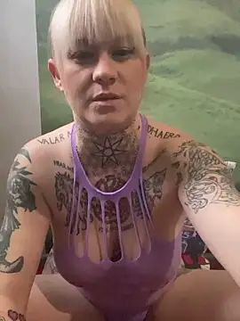 Snapshot of poussichienne chatting on February 2025 01:30:01 PM poussichienne online show from February 2025 01:30:01 PM