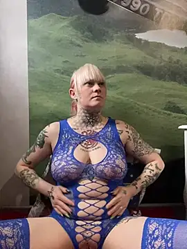 Snapshot of poussichienne chatting on February 2025 12:22:02 PM poussichienne online show from February 2025 12:22:02 PM