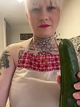 Snapshot of poussichienne chatting on February 2025 02:31:02 PM poussichienne online show from February 2025 02:31:02 PM