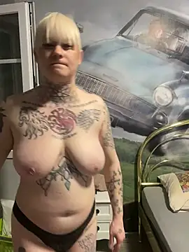 Snapshot of poussichienne chatting on February 2025 02:33:01 PM poussichienne online show from February 2025 02:33:01 PM