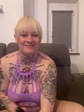 Snapshot of poussichienne chatting on March 2025 07:39:01 PM poussichienne online show from March 2025 07:39:01 PM