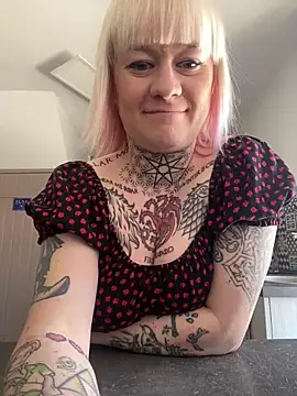 Snapshot of poussichienne chatting on March 2025 10:41:01 AM poussichienne online show from March 2025 10:41:01 AM