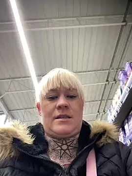 Snapshot of poussichienne chatting on March 2025 08:58:02 AM poussichienne online show from March 2025 08:58:02 AM