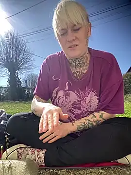 Snapshot of poussichienne chatting on March 2025 12:43:02 PM poussichienne online show from March 2025 12:43:02 PM