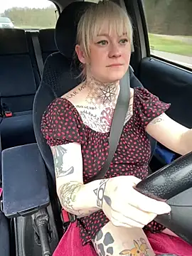 Snapshot of poussichienne chatting on March 2025 04:07:02 PM poussichienne online show from March 2025 04:07:02 PM