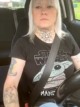 Snapshot of poussichienne chatting on October 2025 10:45:02 AM poussichienne online show from October 2025 10:45:02 AM